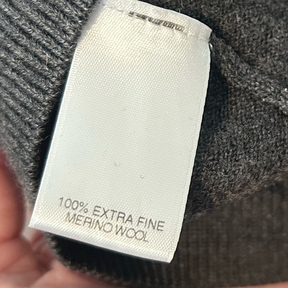 TURNBURY sweater vest. Extra fine Marino wool. Size large. - Picture 4 of 5